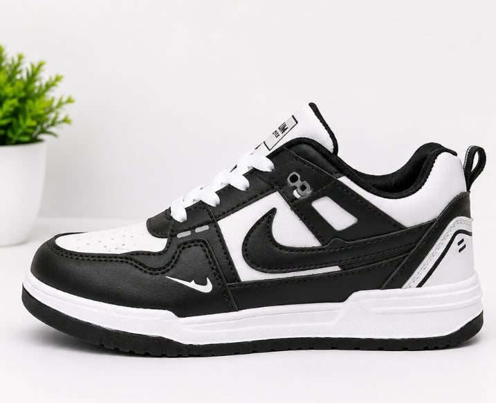 Trendy Chunky Sneakers Light Weight-Black/White